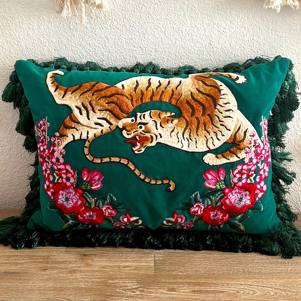 NEW Gucci Tiger Throw Pillow